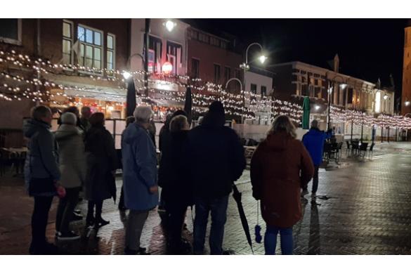 Uitleg van gids Dré op de Markt Steenbergen